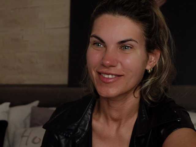 FeliciaKrige live cam on BongaCams