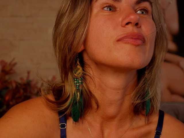 FeliciaKrige live cam on BongaCams