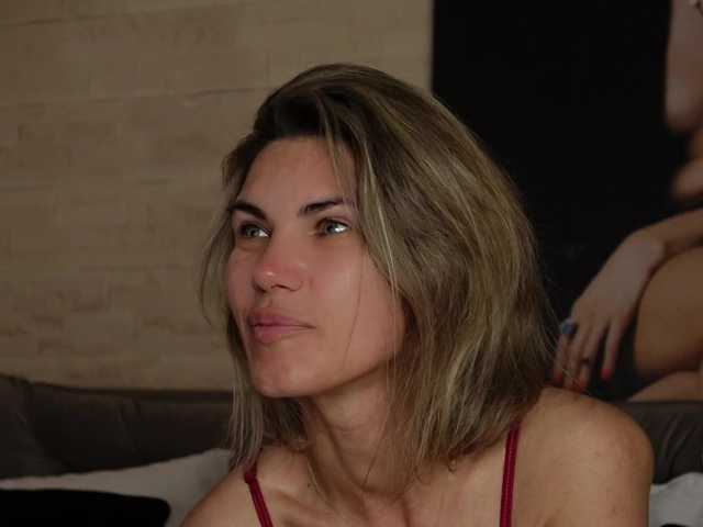 FeliciaKrige live cam on BongaCams