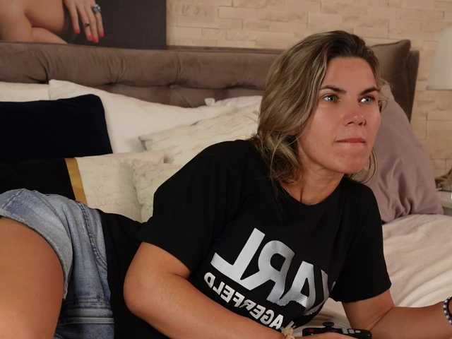 FeliciaKrige live webcam show