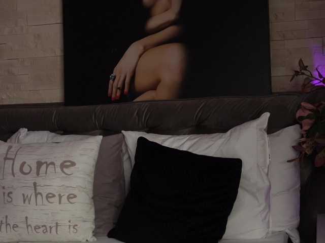 FeliciaKrige live cam on BongaCams