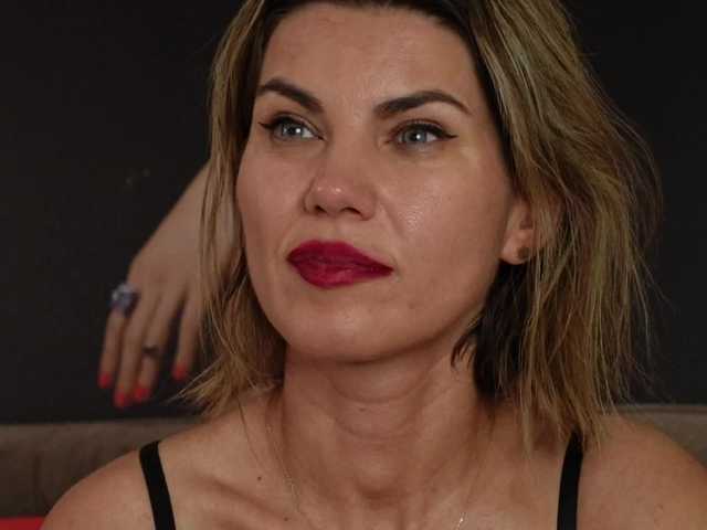 FeliciaKrige's BongaCams show and profile