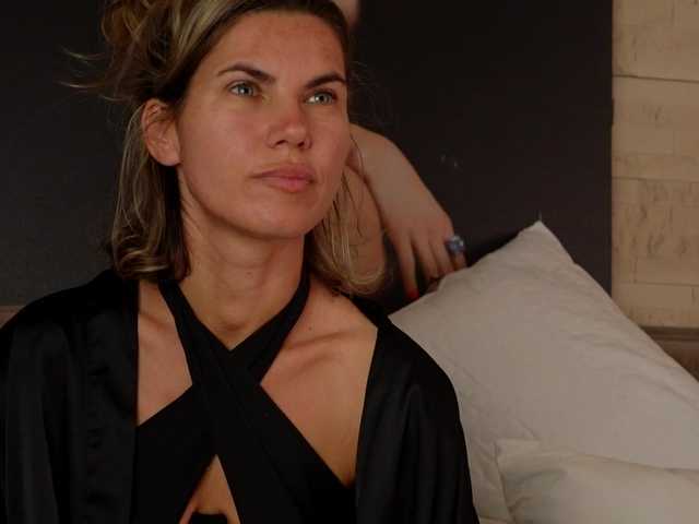 FeliciaKrige live cam on BongaCams