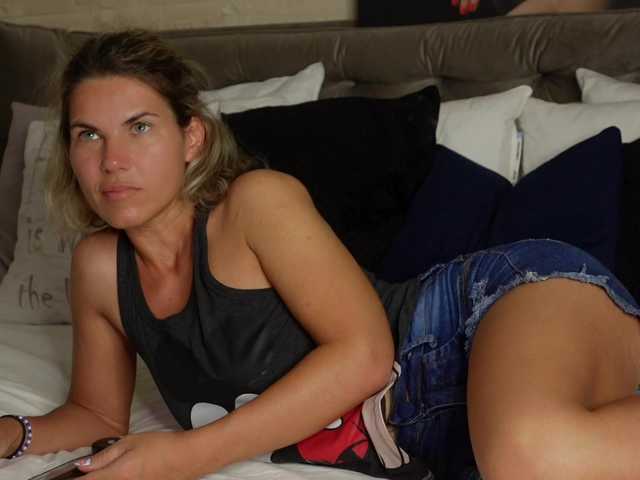 FeliciaKrige live cam on BongaCams