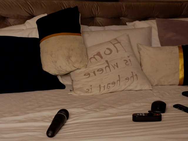 FeliciaKrige live cam on BongaCams