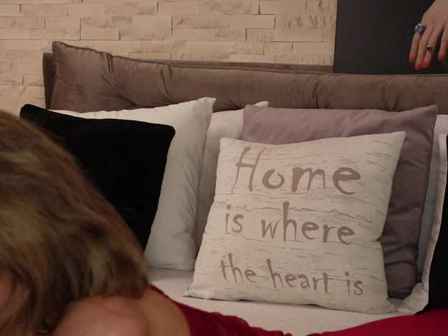 FeliciaKrige live cam on BongaCams
