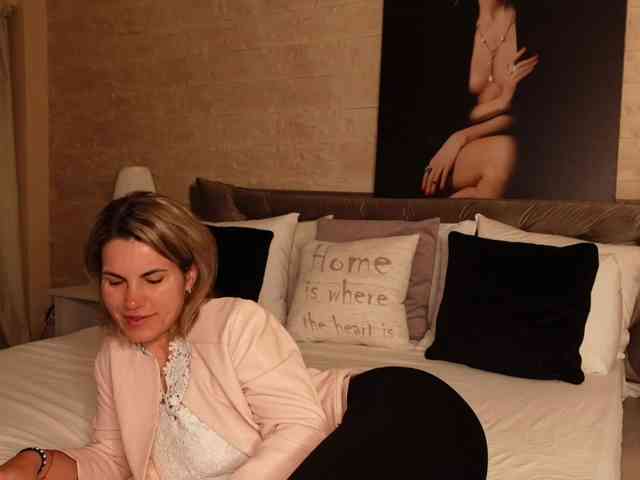 FeliciaKrige webcam
