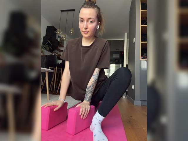 ChloeMeow live webcam show