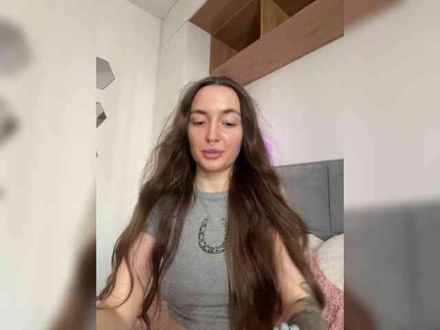Chloemeow's cam show statistics and live stream
