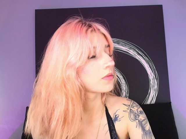 AlannaViera live cam on BongaCams