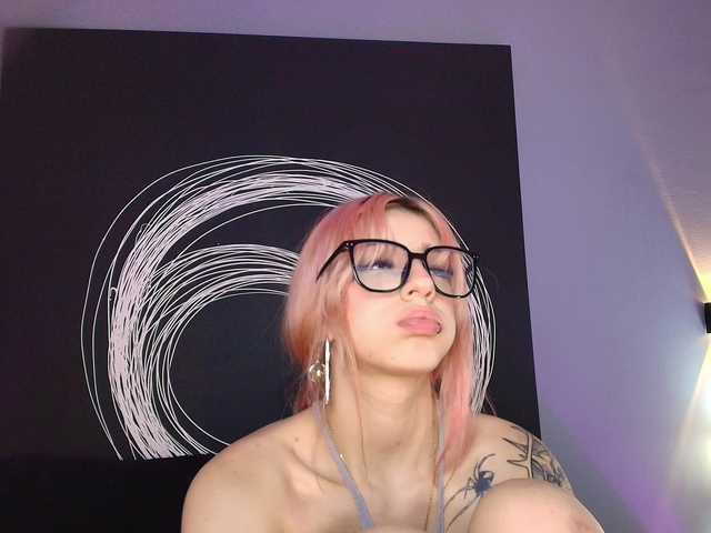 AlannaViera live cam on BongaCams