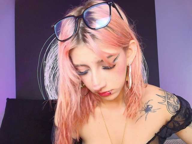 AlannaViera live cam on BongaCams