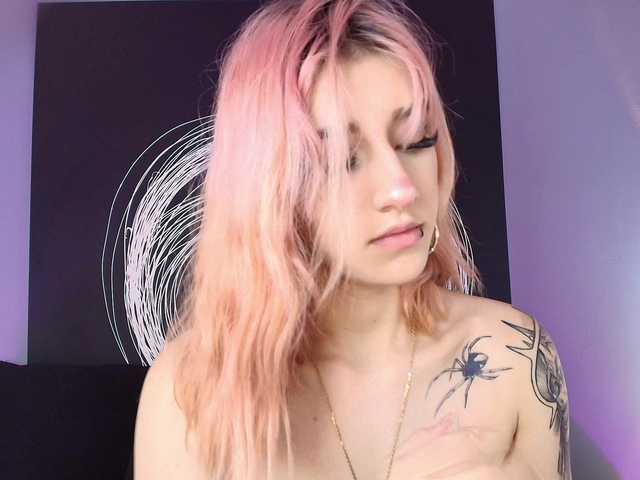AlannaViera live cam on BongaCams