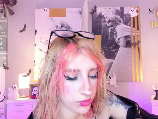 AlannaViera live cam on BongaCams