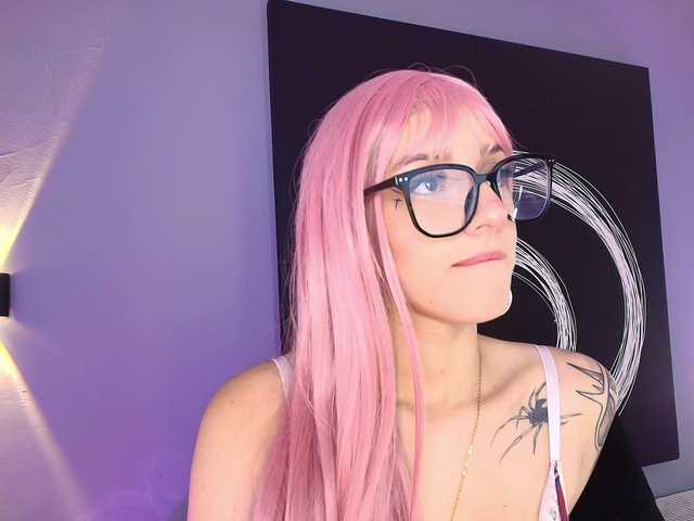 AlannaViera live cam on BongaCams