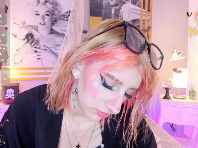 AlannaViera live cam on BongaCams