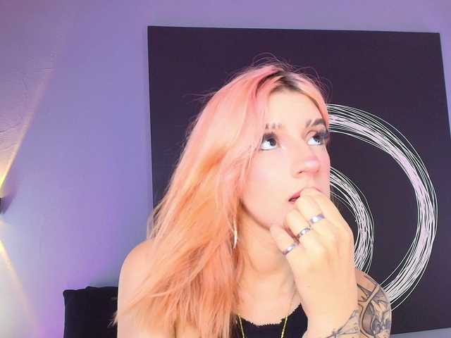 AlannaViera live cam on BongaCams