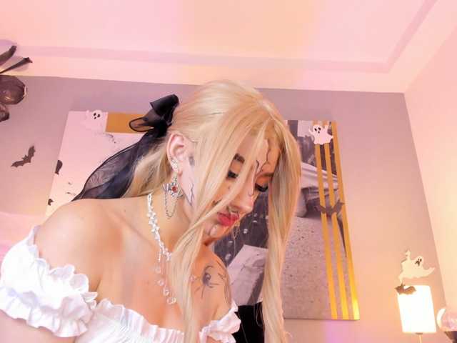 AlannaViera live cam on BongaCams