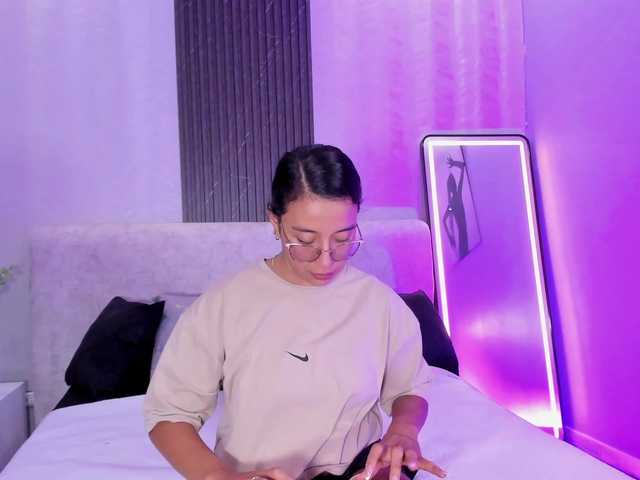 zoee-martiins live cam on BongaCams