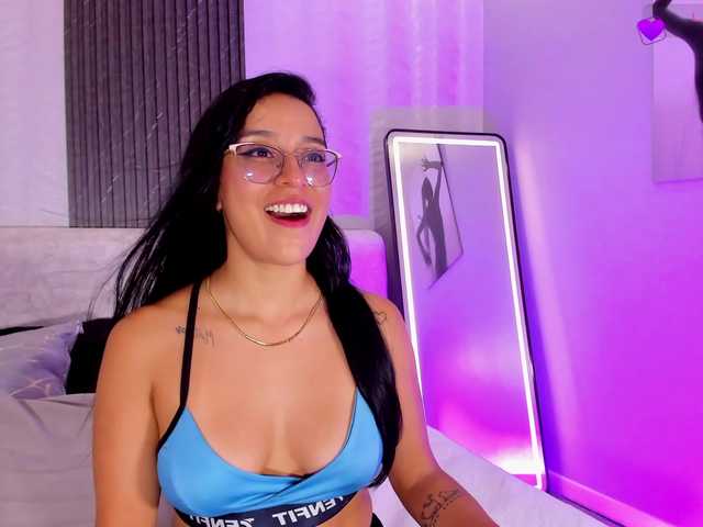 zoee-martiins live cam on BongaCams