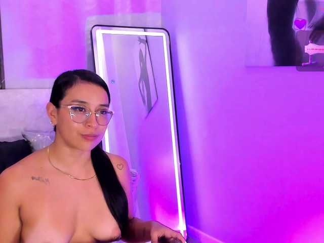 zoee-martiins live cam on BongaCams