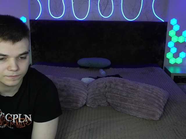 VikkiAndGeorge live cam on BongaCams