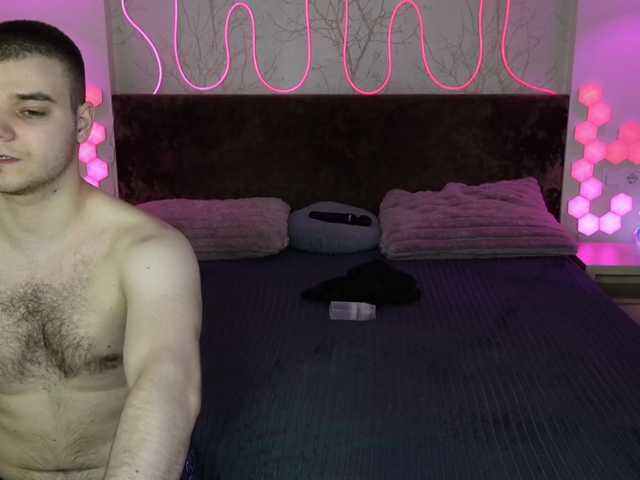 VikkiAndGeorge live cam on BongaCams