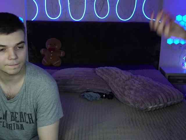 VikkiAndGeorge webcam