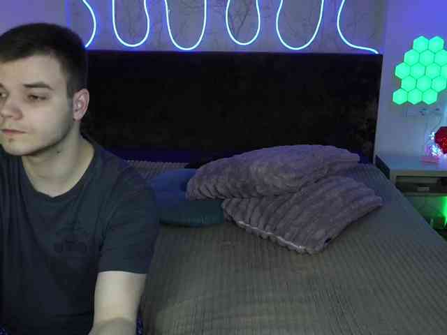 VikkiAndGeorge webcam