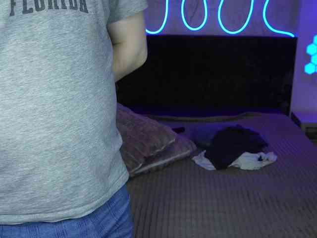 VikkiAndGeorge webcam