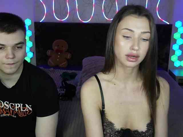 VikkiAndGeorge webcam