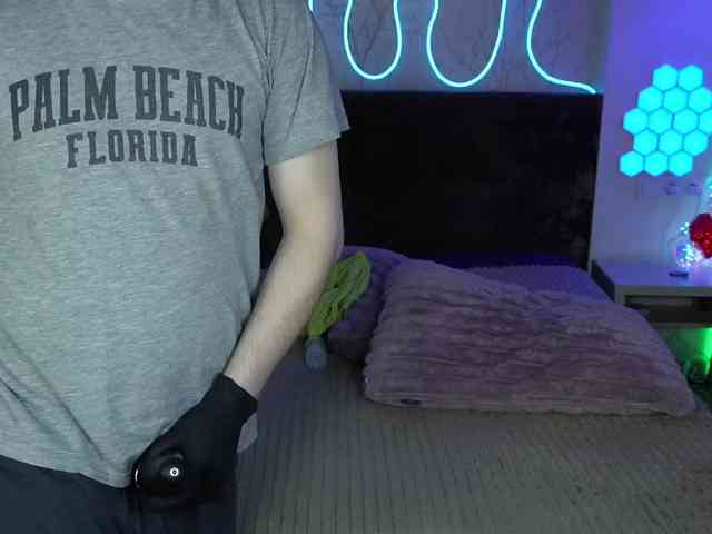 VikkiAndGeorge webcam