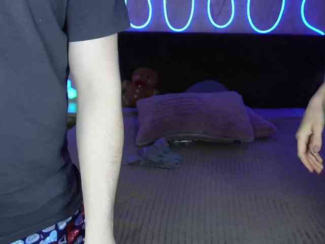 VikkiAndGeorge webcam