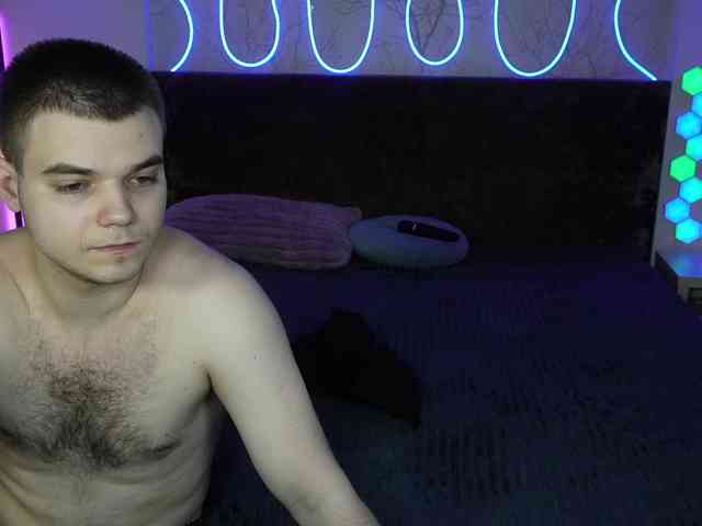 VikkiAndGeorge Sex Cam Show