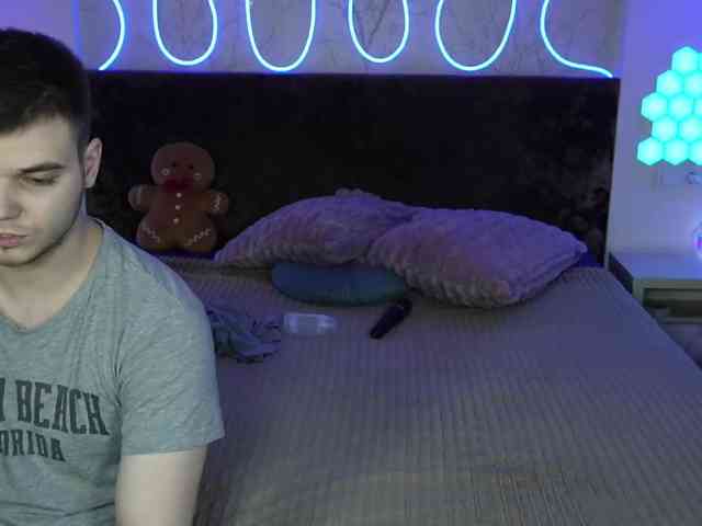 VikkiAndGeorge webcam