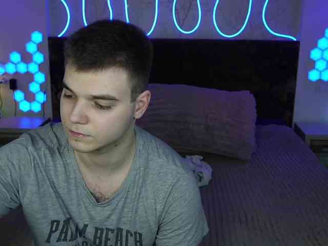 VikkiAndGeorge webcam