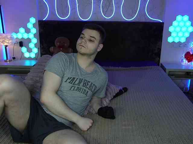 VikkiAndGeorge webcam