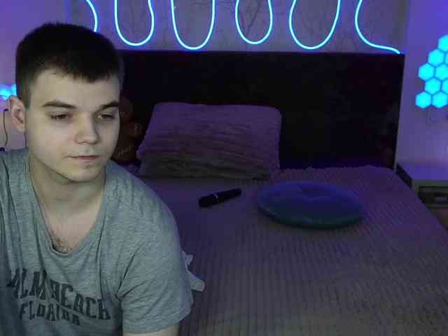 VikkiAndGeorge webcam