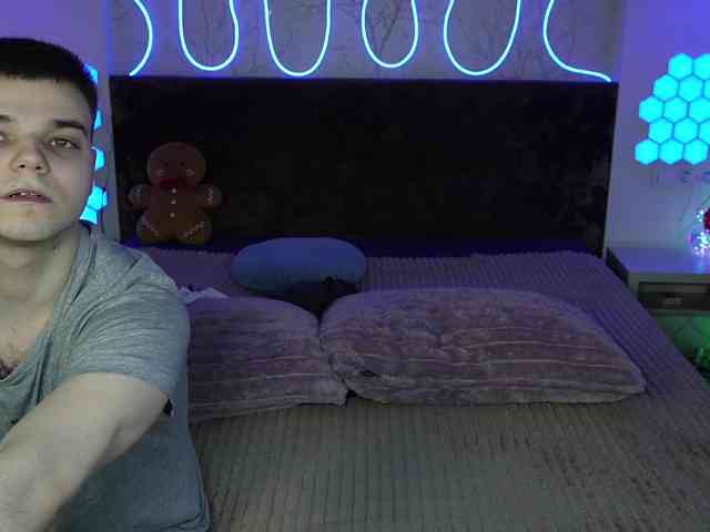 VikkiAndGeorge webcam