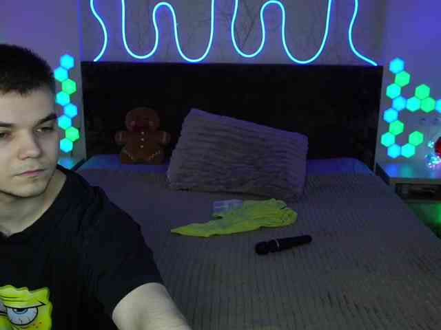 VikkiAndGeorge webcam