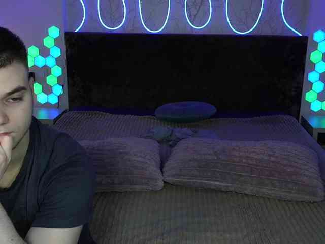 VikkiAndGeorge webcam
