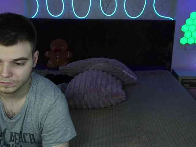 VikkiAndGeorge webcam