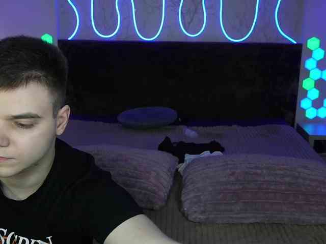 VikkiAndGeorge webcam