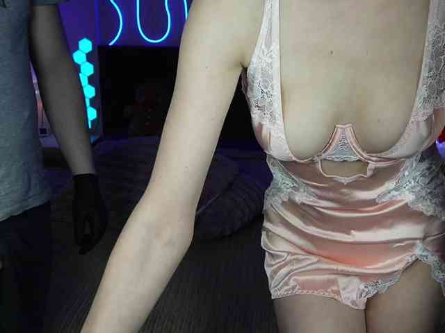 VikkiAndGeorge webcam