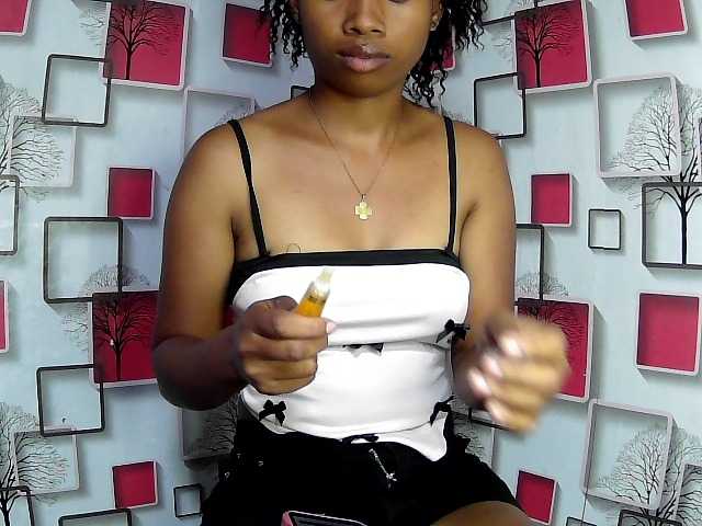 Larah00 live cam on BongaCams