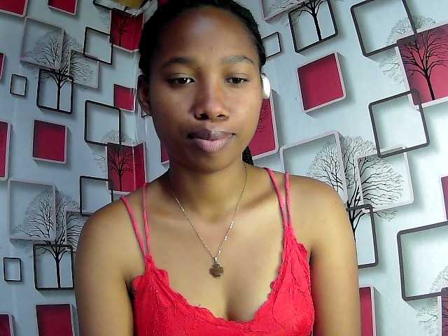 Larah00 live cam on BongaCams
