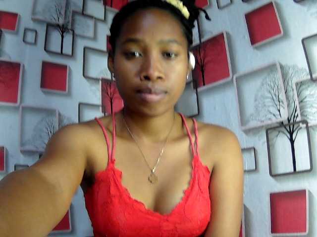 Larah00 live cam on BongaCams