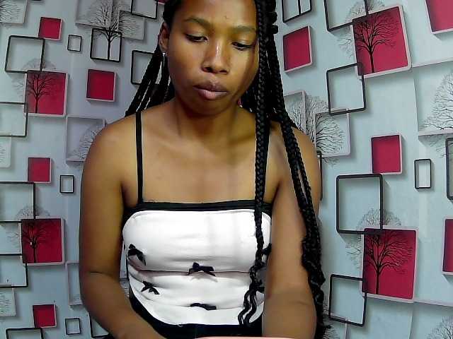 Larah00 live cam on BongaCams