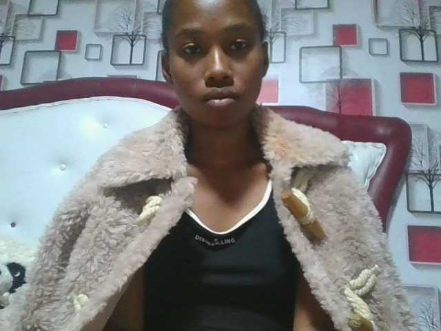 Larah00 live cam on BongaCams