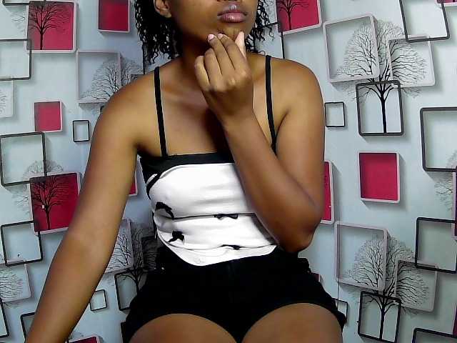 Larah00 live cam on BongaCams